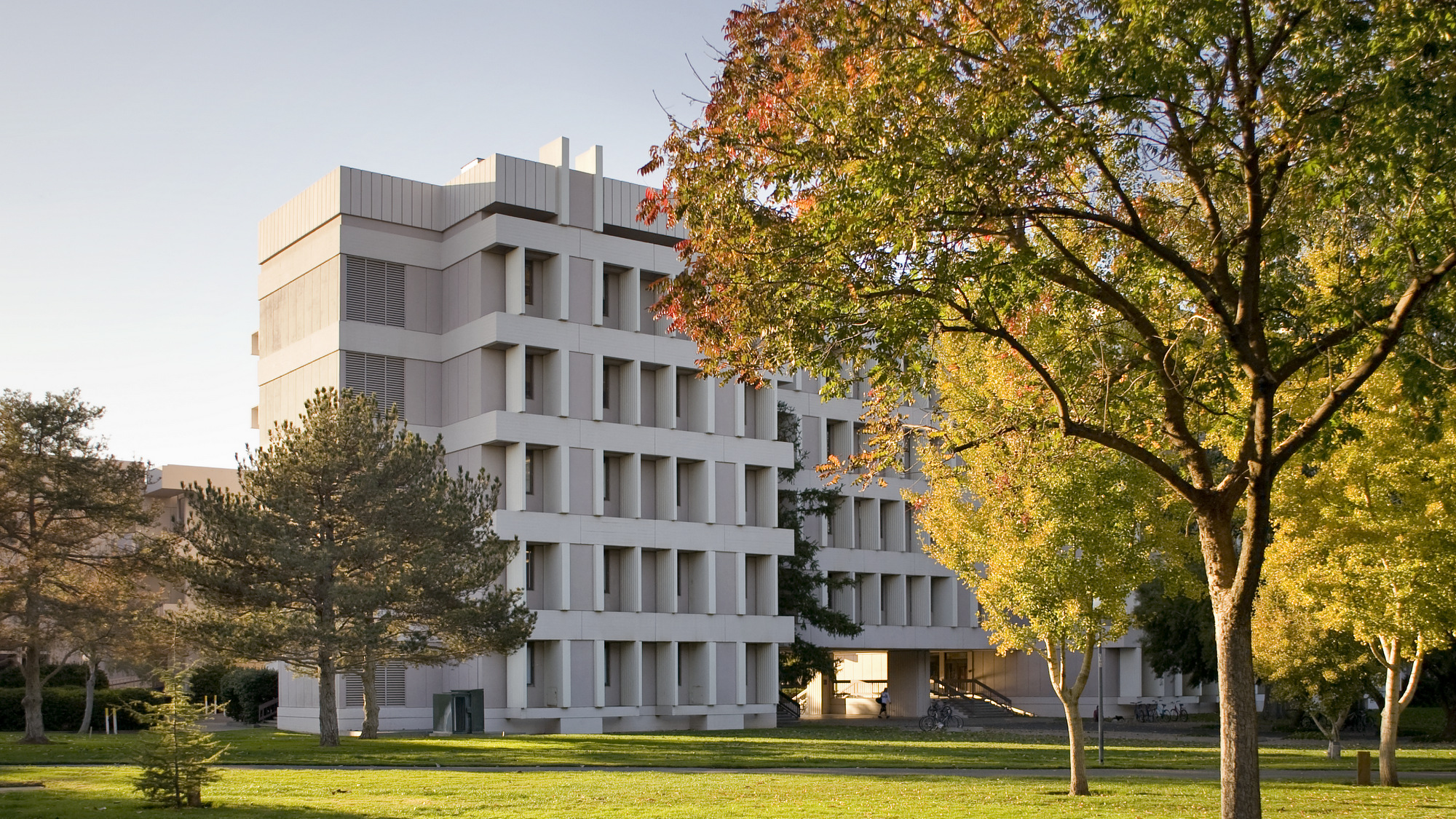 A view of the Chemistry Annex on a beautiful Fall day